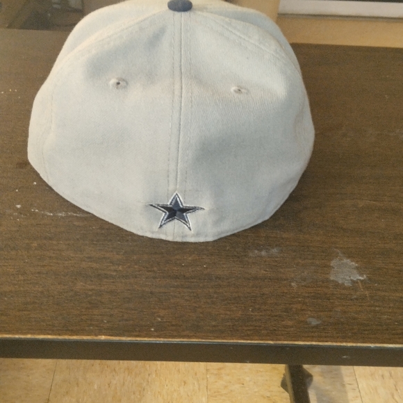 Used Dallas cowboy fitted hat size 7 1/4 - Picture 3 of 5